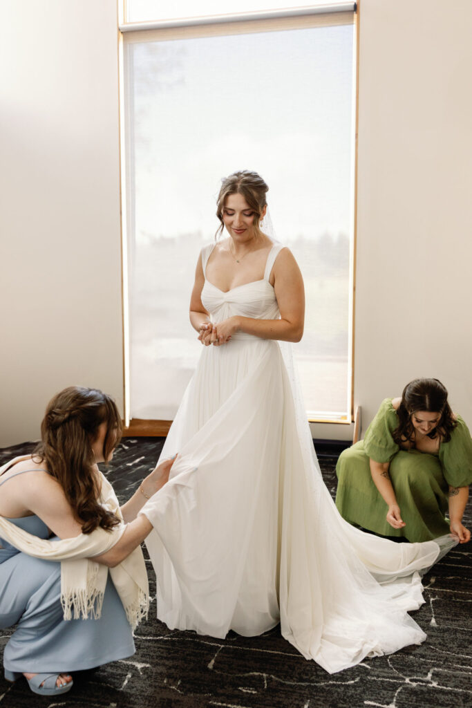bride getting readt at black butte ranch