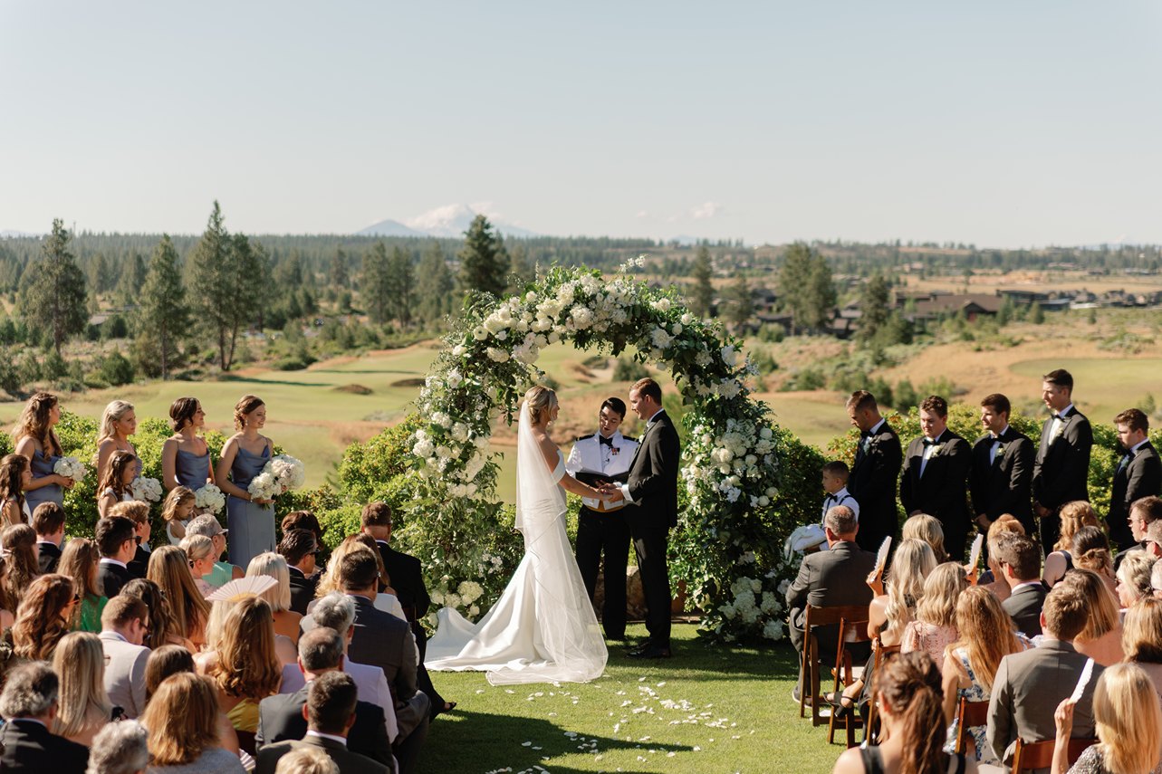 a wedding ceremony in bend oregon tetherow resort