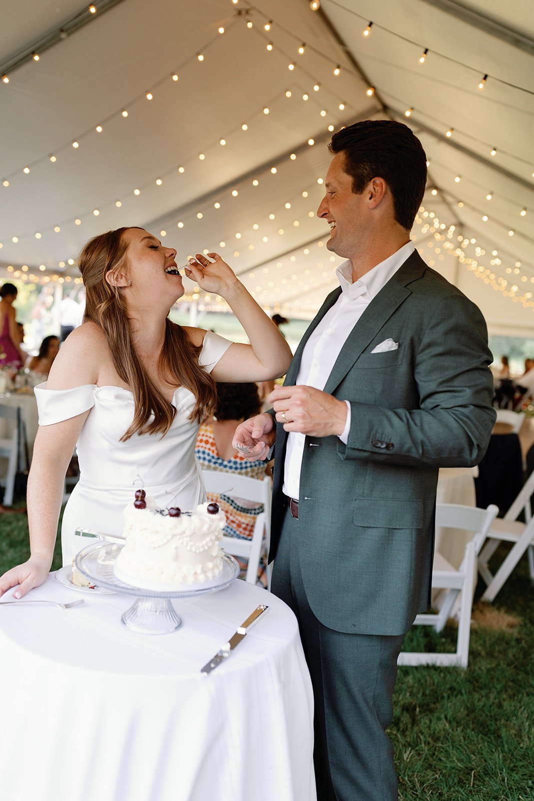 the cake cutting captured by a central oregon photographer
