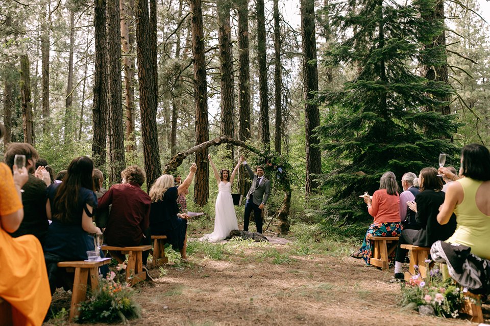 lake creek lodge an outdoor wedding venue in central oregon