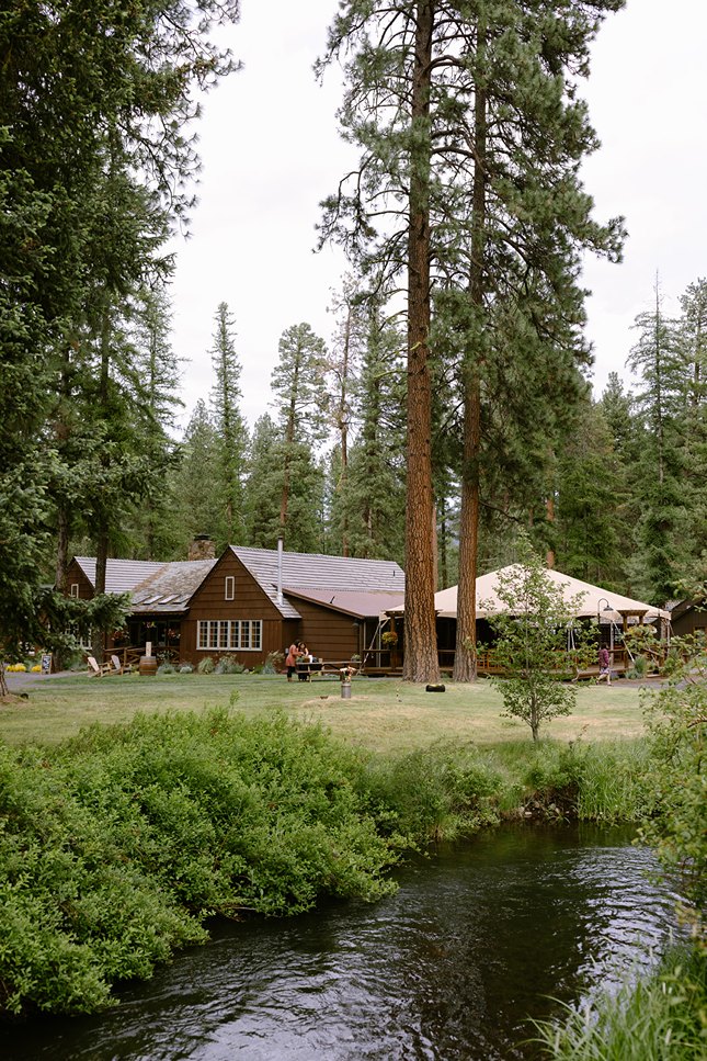 lake creek lodge an outdoor wedding venue in central oregon