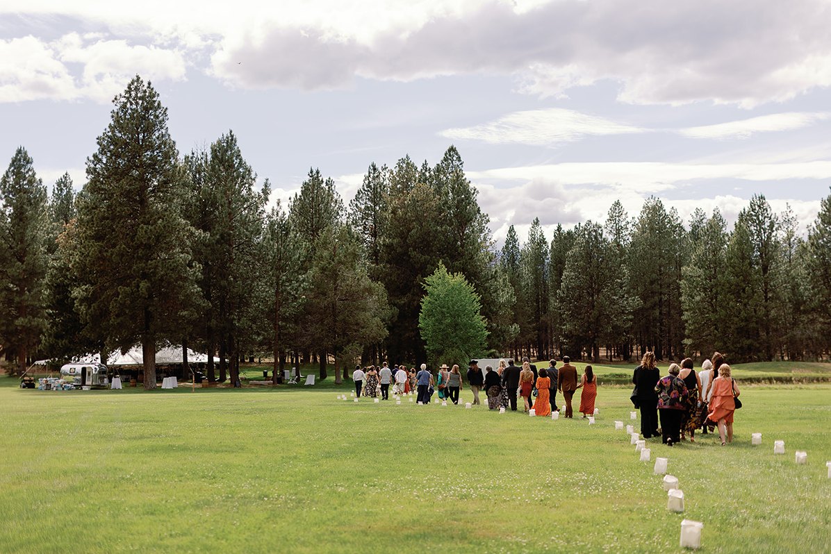 an outdoor reception in bend oregon at pole creek ranch