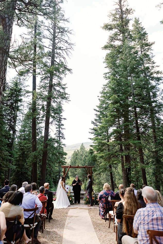 outdoor wedding venues central oregon that have the most beautiful ceremony area at skyliner lodge