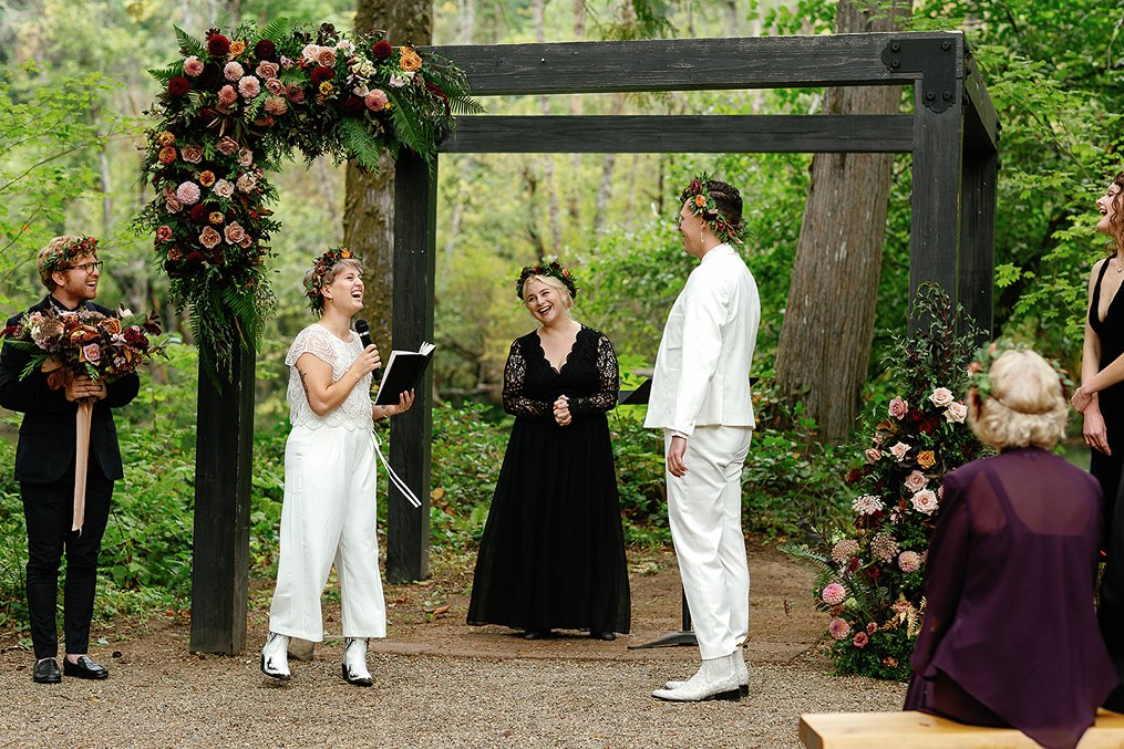 a wedding venues in central oregon ceremony at loloma lodge