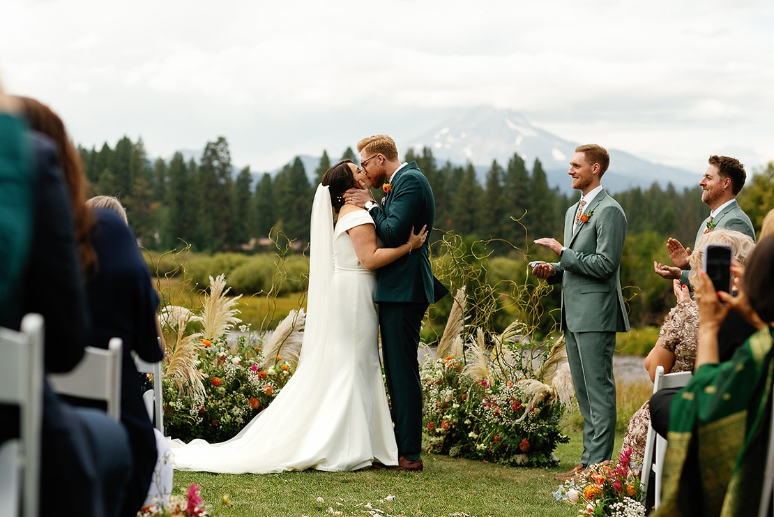 house on metolius wedding ceremony