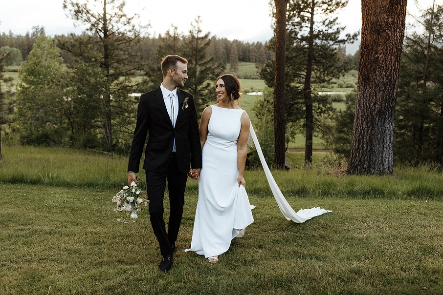 house on the metolius photos of the wedding couple