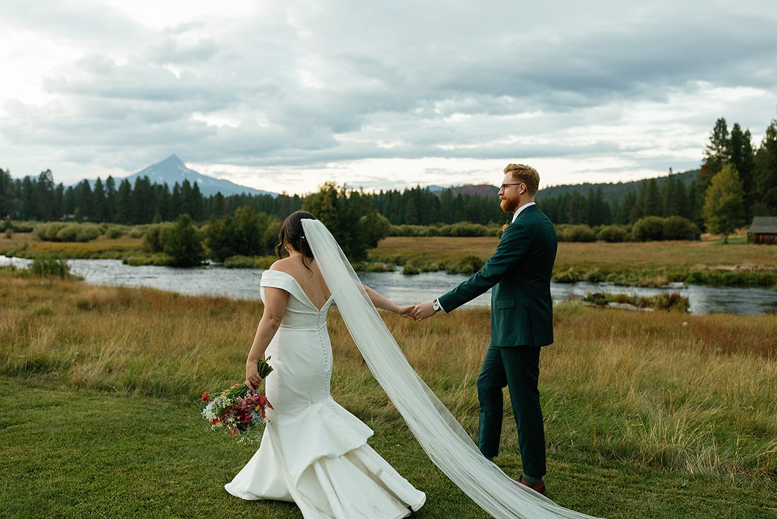 house on the metolius wedding photos of the bride and groom