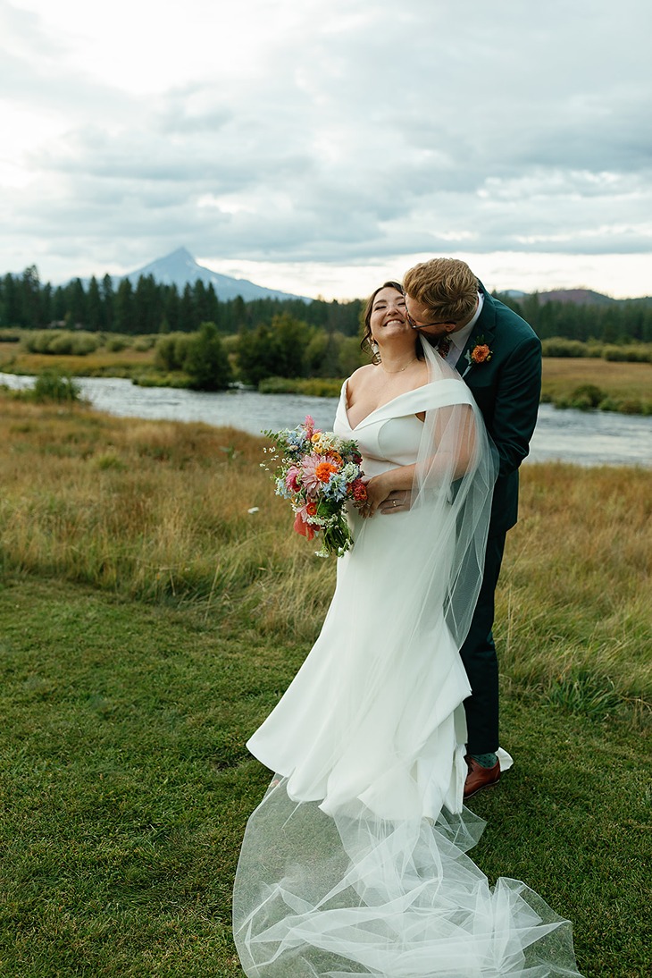 house on the metolius wedding photos of the bride and groom